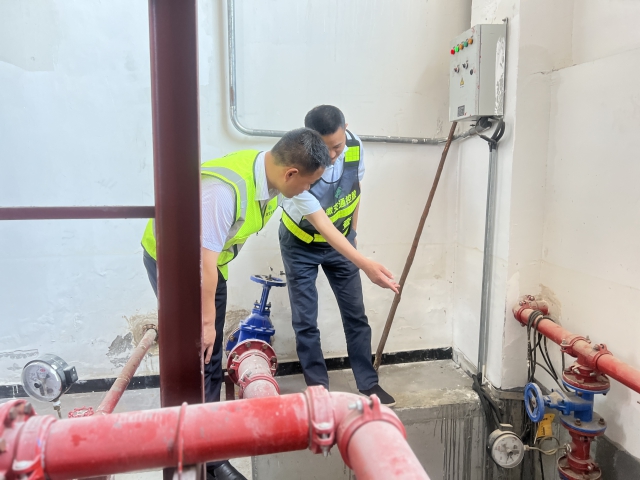 7宿州中心雙堆集站對站內水電房，排水管道，邊溝等位置進行充分排查、清理和維護，未雨綢繆做好防汛工作。 (3).jpg
